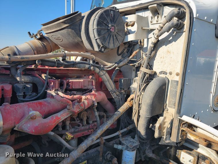 image for item JC9634 2010 Peterbilt 386  semi truck