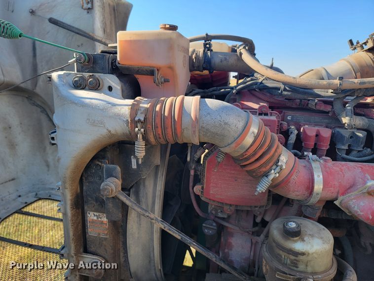 image for item JC9634 2010 Peterbilt 386  semi truck