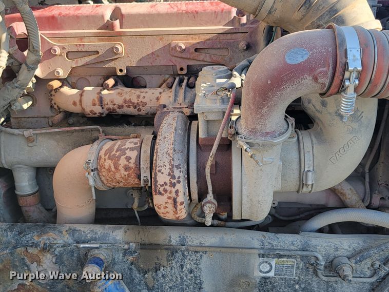 image for item JC9634 2010 Peterbilt 386  semi truck