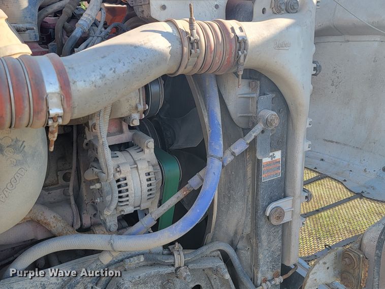 image for item JC9634 2010 Peterbilt 386  semi truck