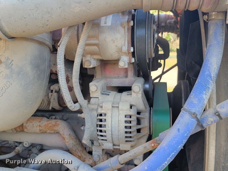 image for item JC9634 2010 Peterbilt 386  semi truck