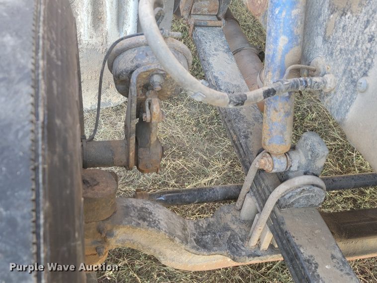 image for item JC9634 2010 Peterbilt 386  semi truck