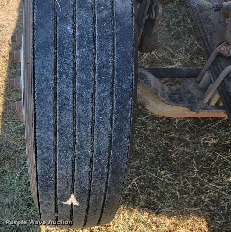 image for item JC9634 2010 Peterbilt 386  semi truck