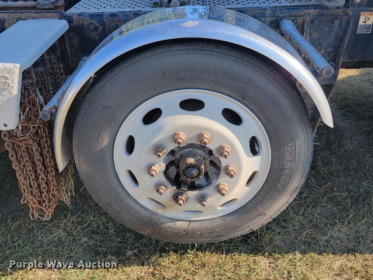 image for item JC9634 2010 Peterbilt 386  semi truck