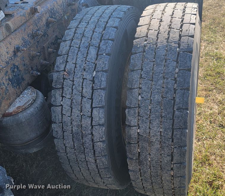 image for item JC9634 2010 Peterbilt 386  semi truck