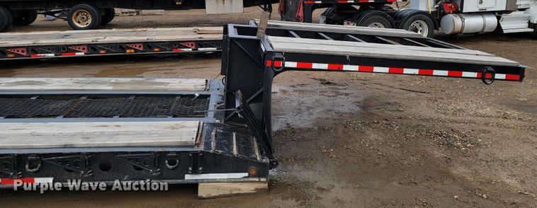 image for item JC9761 2000 Fontaine  lowboy equipment trailer