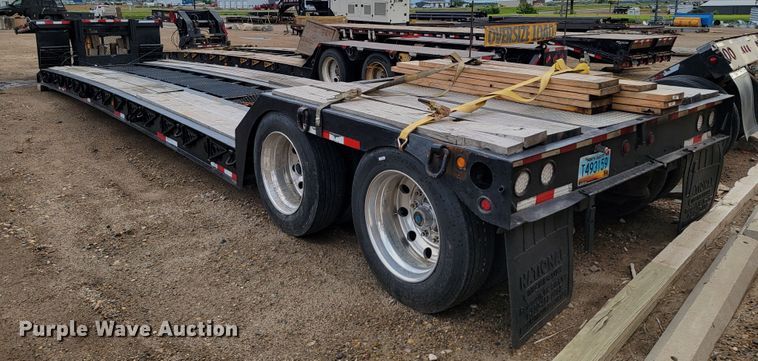 image for item JC9761 2000 Fontaine  lowboy equipment trailer