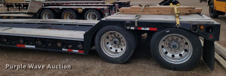 image for item JC9761 2000 Fontaine  lowboy equipment trailer