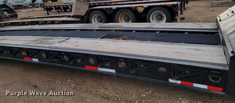 image for item JC9761 2000 Fontaine  lowboy equipment trailer