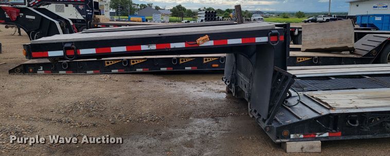 image for item JC9761 2000 Fontaine  lowboy equipment trailer