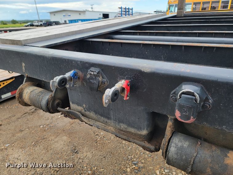 image for item JC9761 2000 Fontaine  lowboy equipment trailer