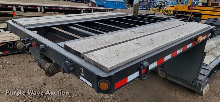 image for item JC9761 2000 Fontaine  lowboy equipment trailer