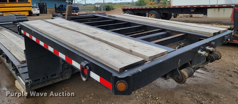 image for item JC9761 2000 Fontaine  lowboy equipment trailer