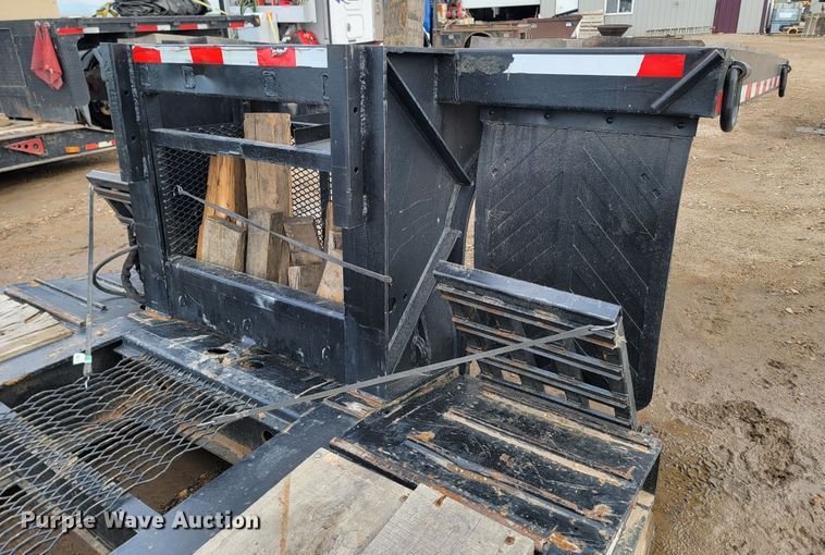 image for item JC9761 2000 Fontaine  lowboy equipment trailer