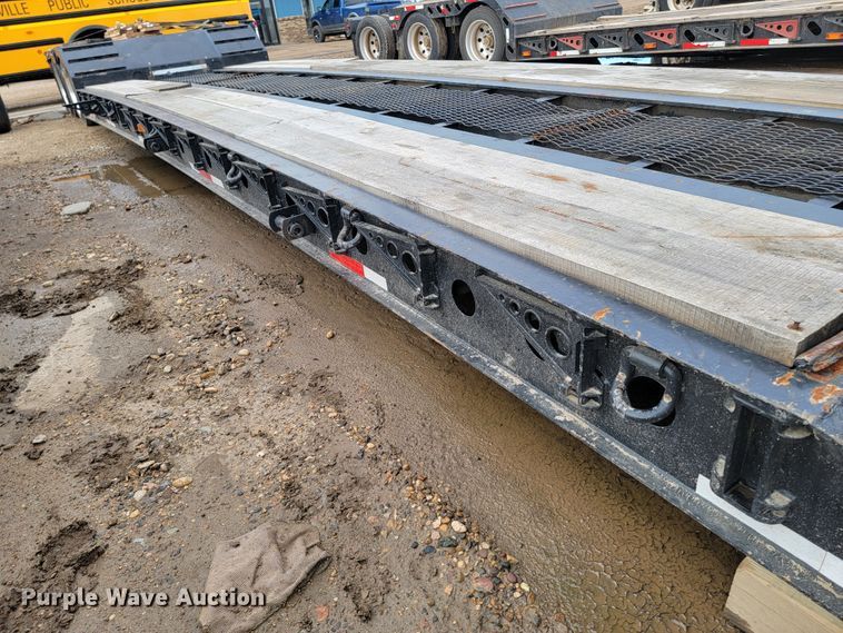 image for item JC9761 2000 Fontaine  lowboy equipment trailer