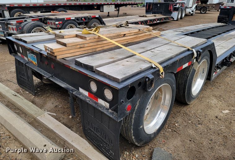 image for item JC9761 2000 Fontaine  lowboy equipment trailer