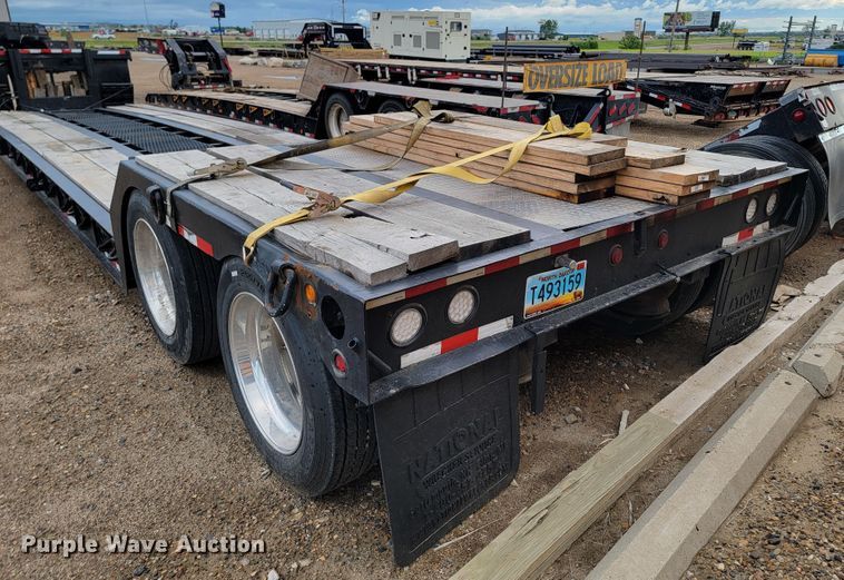 image for item JC9761 2000 Fontaine  lowboy equipment trailer