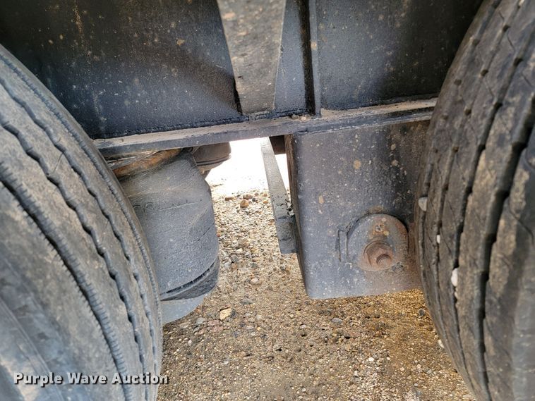 image for item JC9761 2000 Fontaine  lowboy equipment trailer