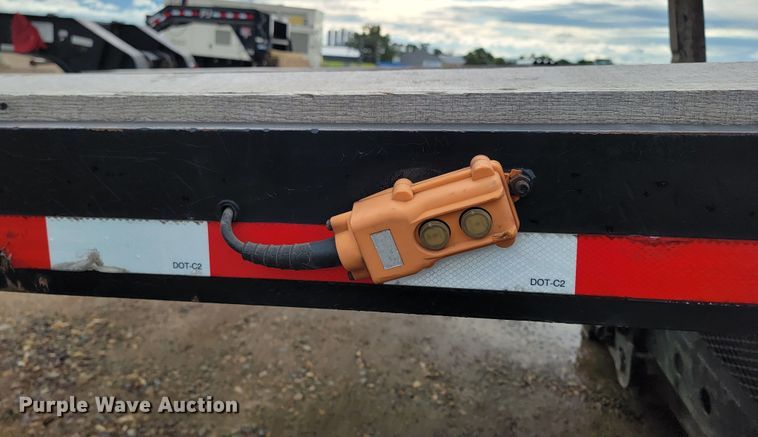 image for item JC9761 2000 Fontaine  lowboy equipment trailer