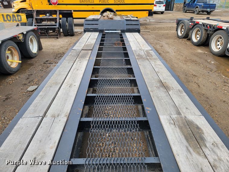 image for item JC9761 2000 Fontaine  lowboy equipment trailer