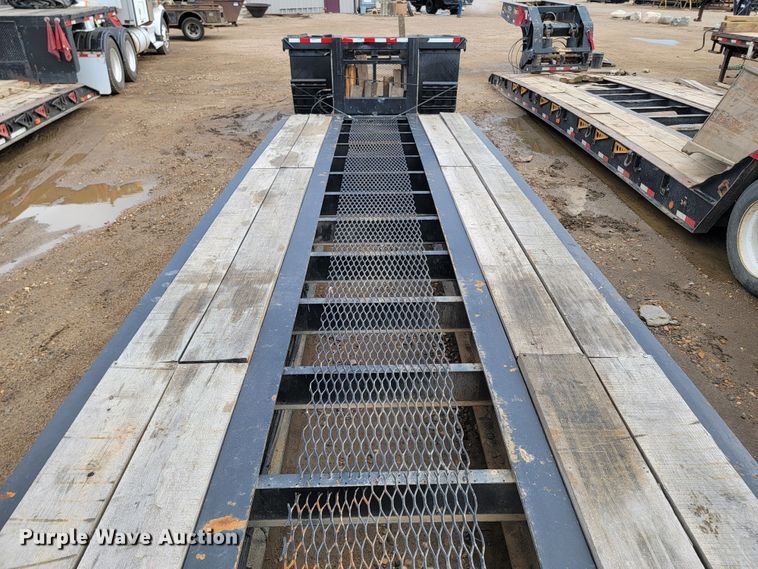 image for item JC9761 2000 Fontaine  lowboy equipment trailer