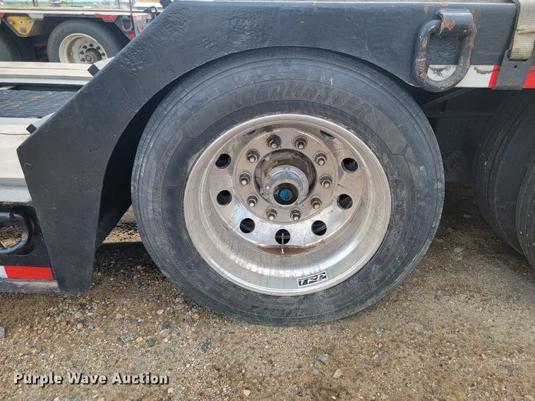 image for item JC9761 2000 Fontaine  lowboy equipment trailer