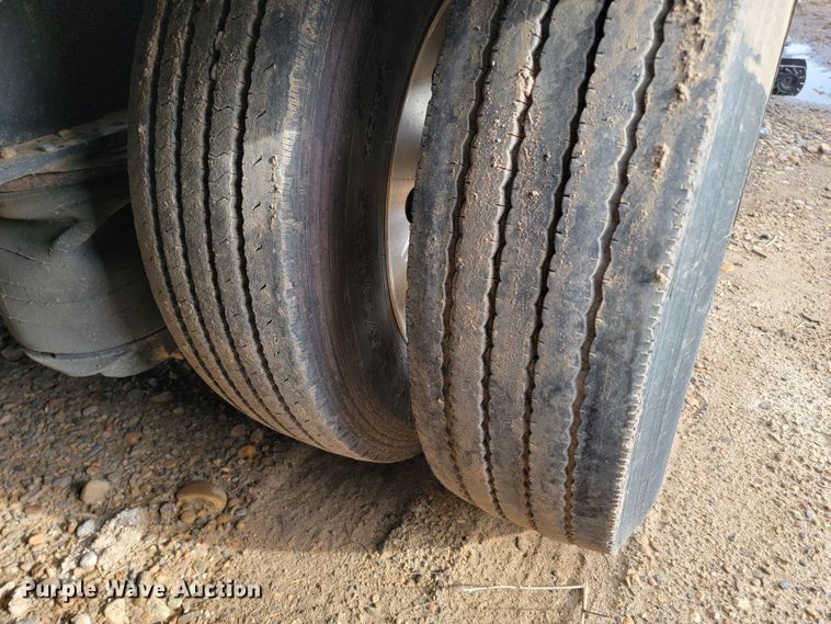 image for item JC9761 2000 Fontaine  lowboy equipment trailer