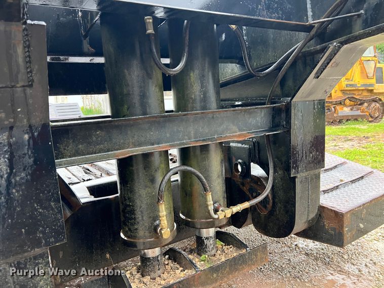 image for item JM9139 2006 Witzco Challenger RG-50  lowboy equipment trailer