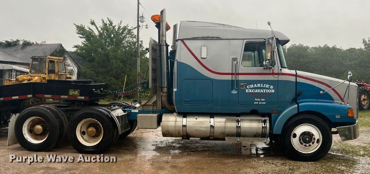 image for item JM9140 1992 White GMC WIA  Semi Truck