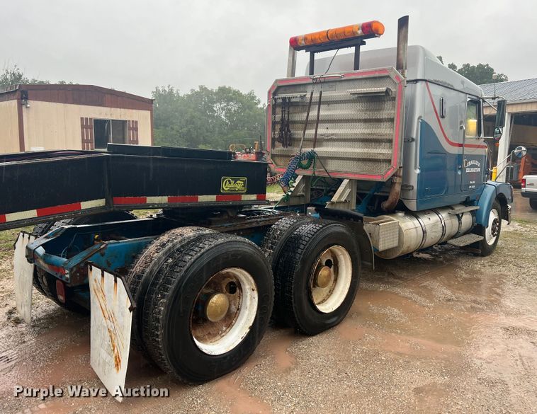 image for item JM9140 1992 White GMC WIA  Semi Truck