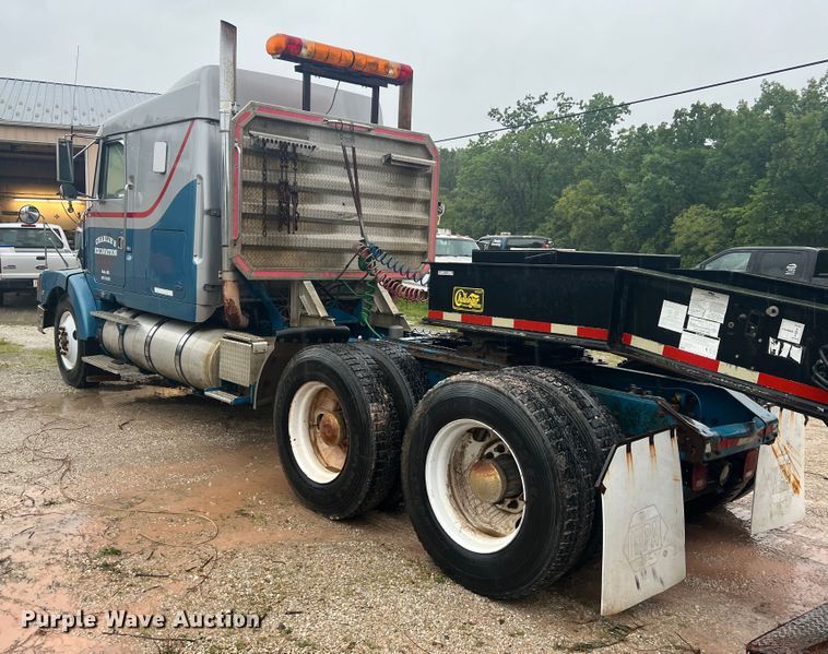 image for item JM9140 1992 White GMC WIA  Semi Truck