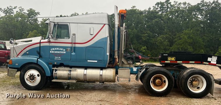 image for item JM9140 1992 White GMC WIA  Semi Truck