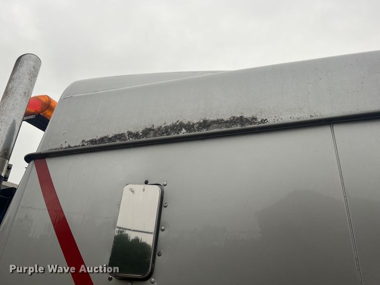 image for item JM9140 1992 White GMC WIA  Semi Truck