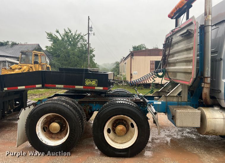 image for item JM9140 1992 White GMC WIA  Semi Truck