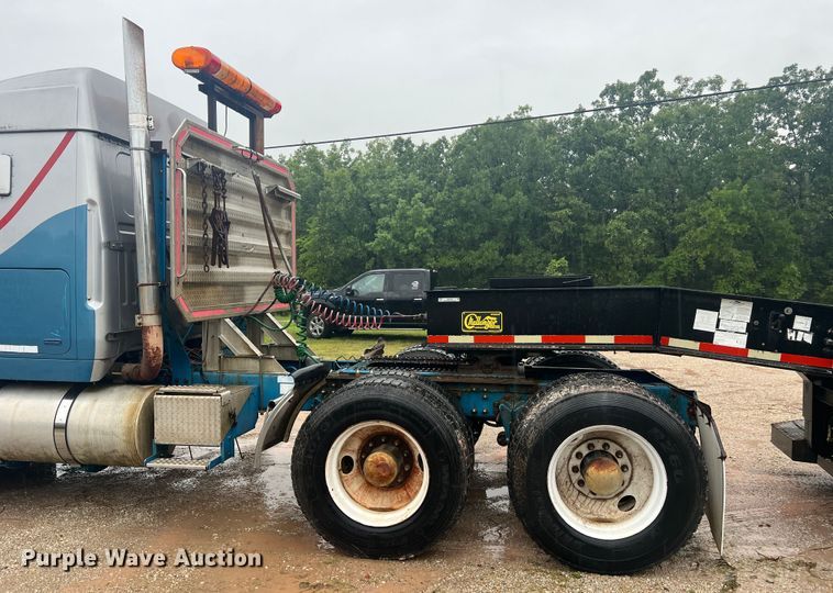 image for item JM9140 1992 White GMC WIA  Semi Truck