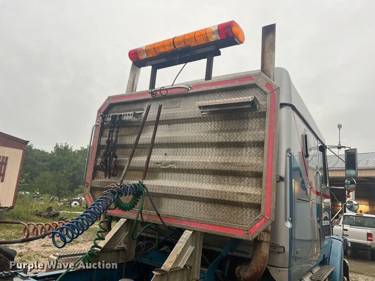 image for item JM9140 1992 White GMC WIA  Semi Truck