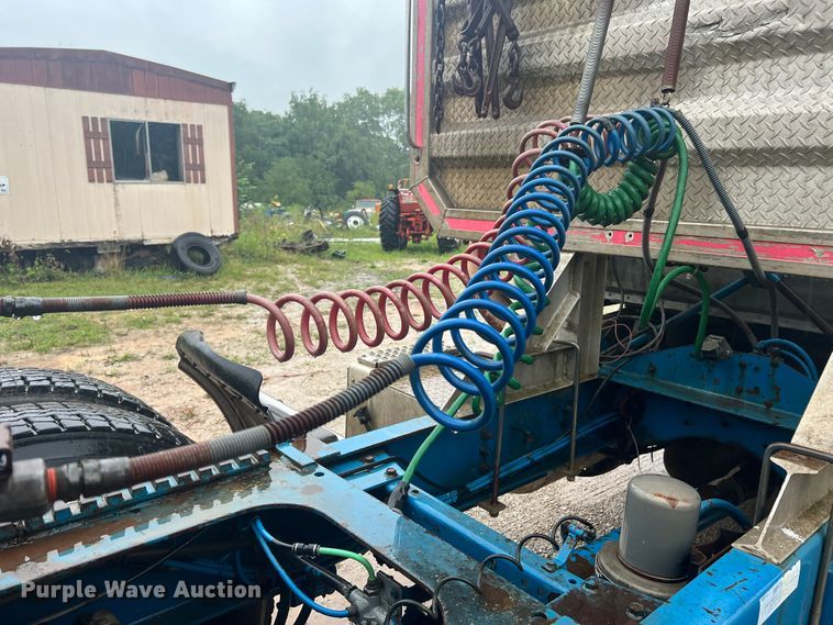 image for item JM9140 1992 White GMC WIA  Semi Truck