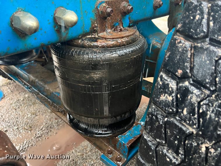 image for item JM9140 1992 White GMC WIA  Semi Truck