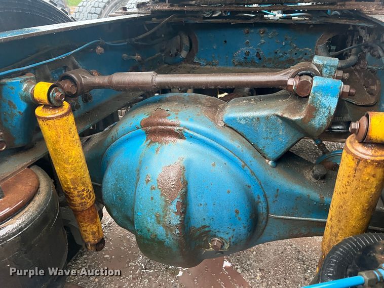 image for item JM9140 1992 White GMC WIA  Semi Truck