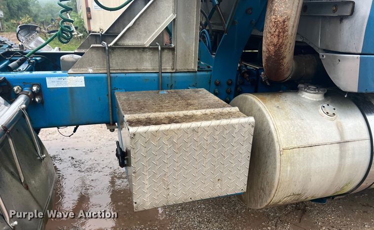 image for item JM9140 1992 White GMC WIA  Semi Truck