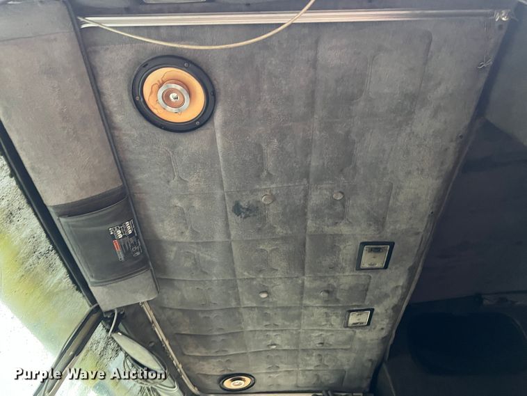 image for item JM9140 1992 White GMC WIA  Semi Truck