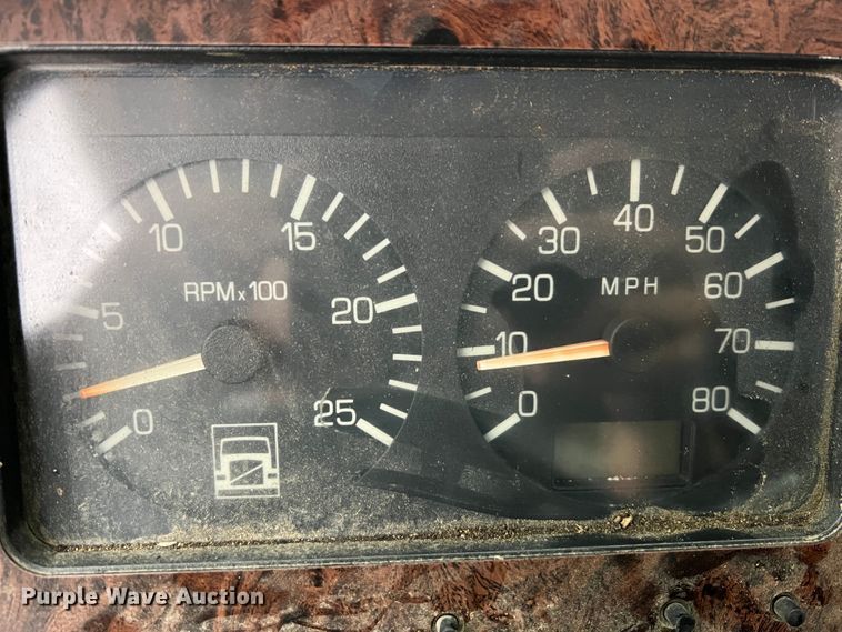 image for item JM9140 1992 White GMC WIA  Semi Truck