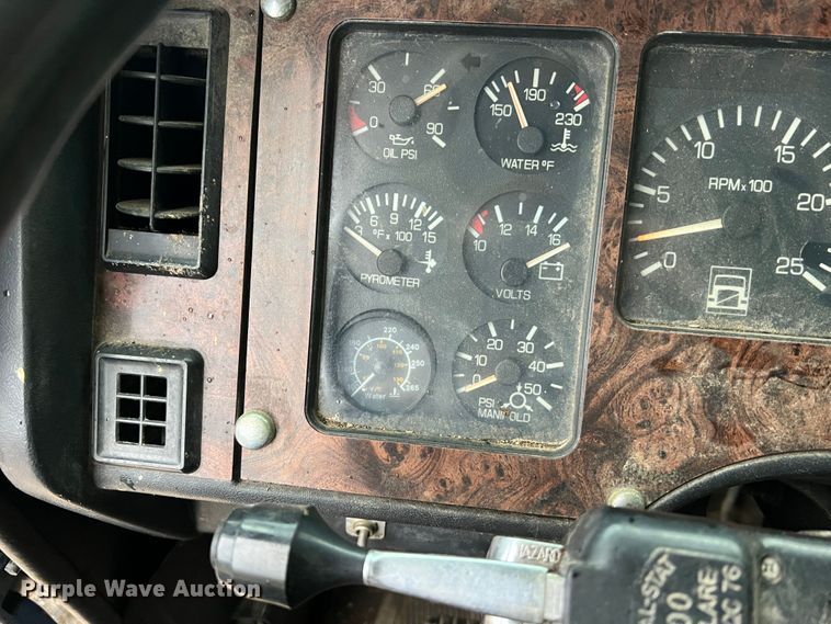 image for item JM9140 1992 White GMC WIA  Semi Truck