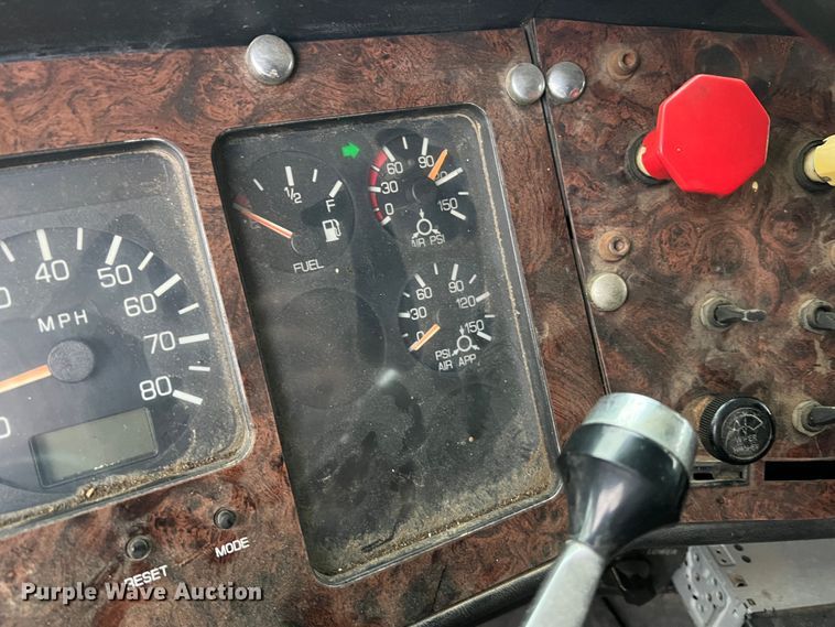 image for item JM9140 1992 White GMC WIA  Semi Truck