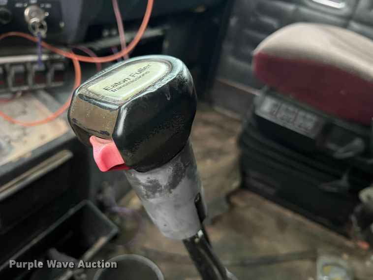 image for item JM9140 1992 White GMC WIA  Semi Truck