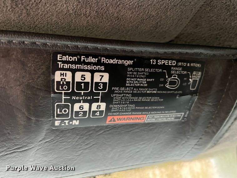 image for item JM9140 1992 White GMC WIA  Semi Truck