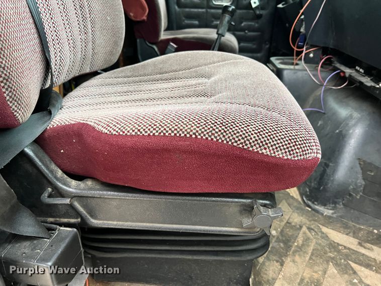 image for item JM9140 1992 White GMC WIA  Semi Truck