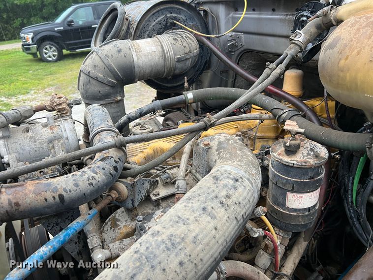 image for item JM9140 1992 White GMC WIA  Semi Truck