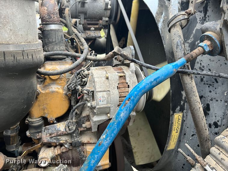 image for item JM9140 1992 White GMC WIA  Semi Truck