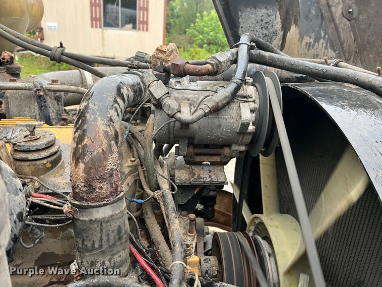 image for item JM9140 1992 White GMC WIA  Semi Truck